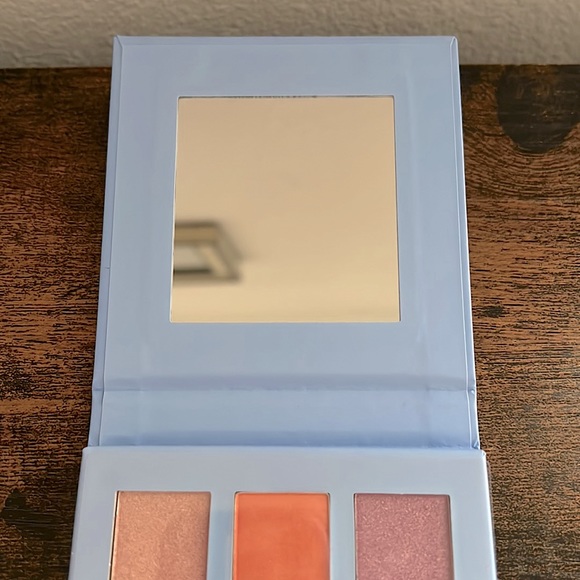 FRIENDS Eye Shadow Palettes - Picture 5 of 9